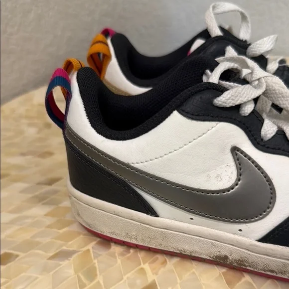 Nike Black and White Sneakers Classic Low-Top Design 3.5 y - Picture 2 of 14